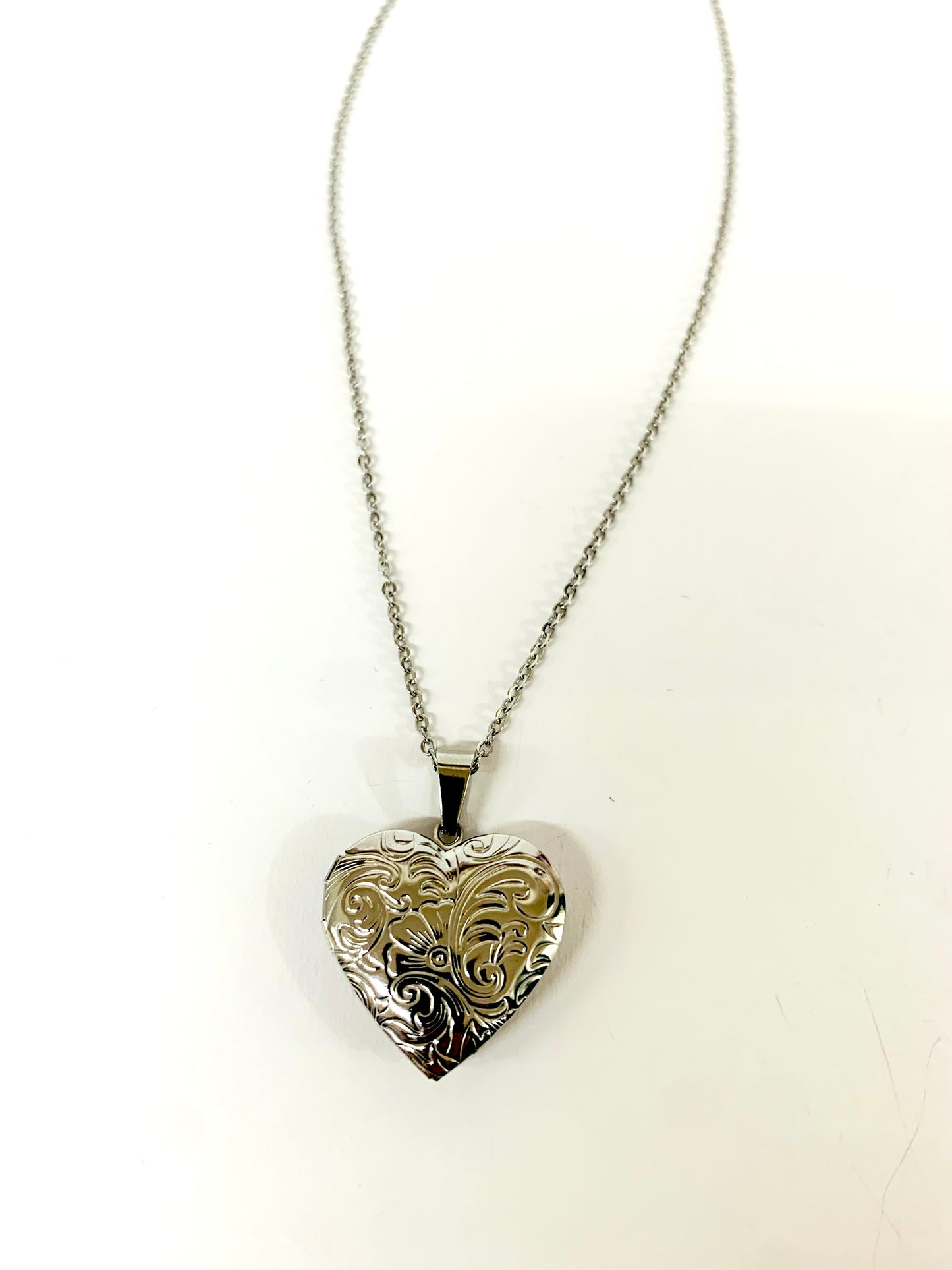 Collar Relicario Corazon Plata